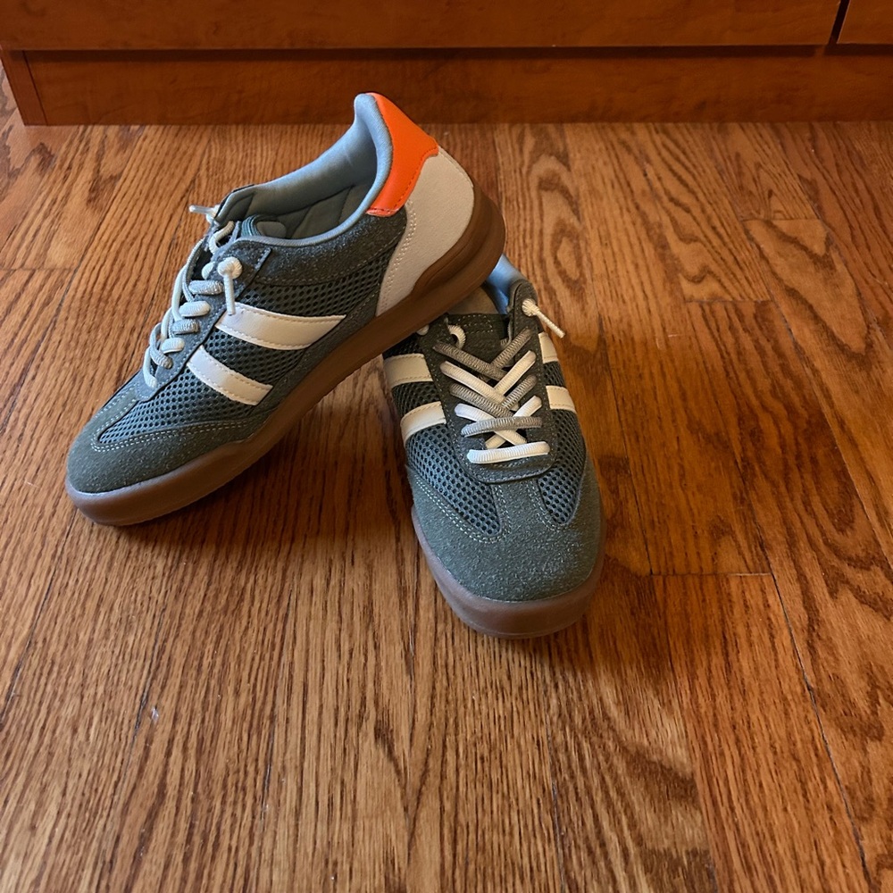 Boys Green and Orange Sneakers Like New